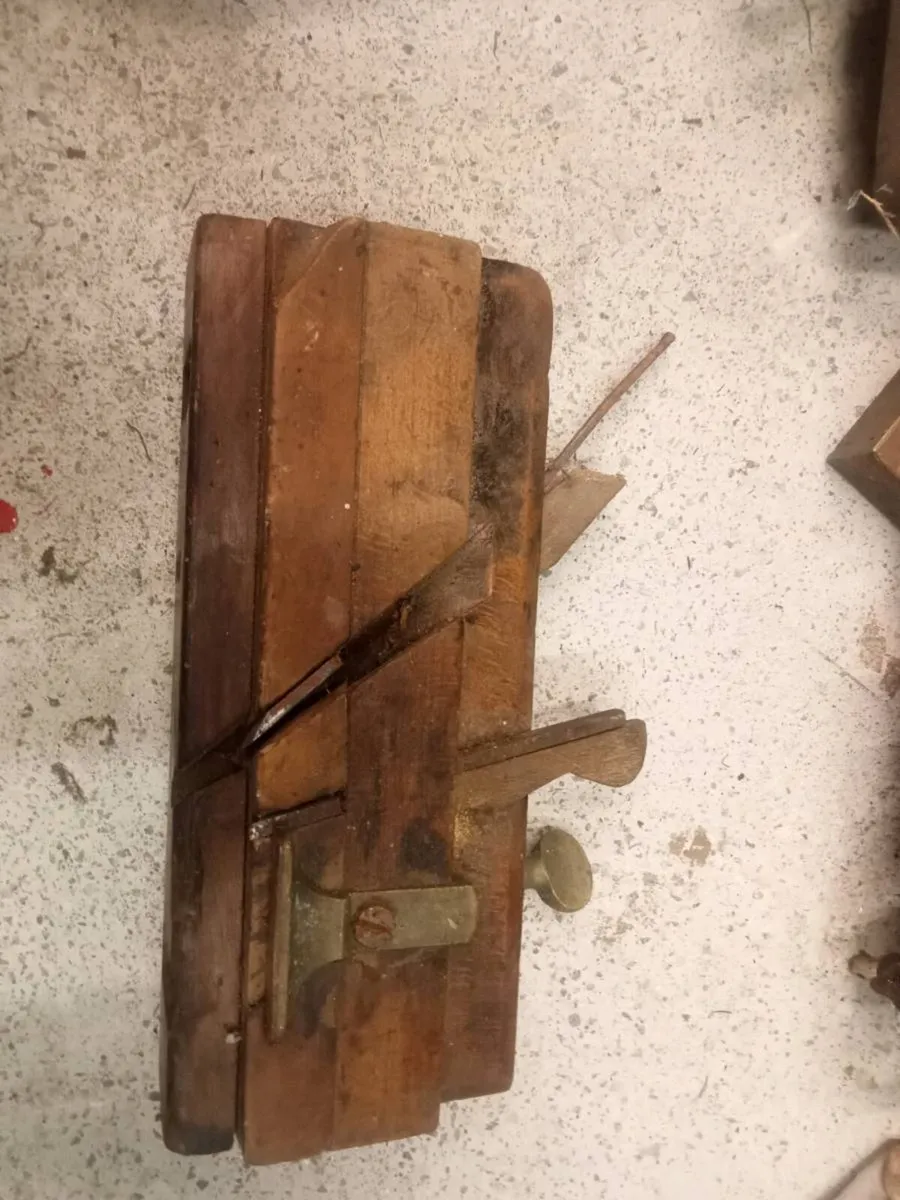 Selection of old wood planes and a level - Image 3
