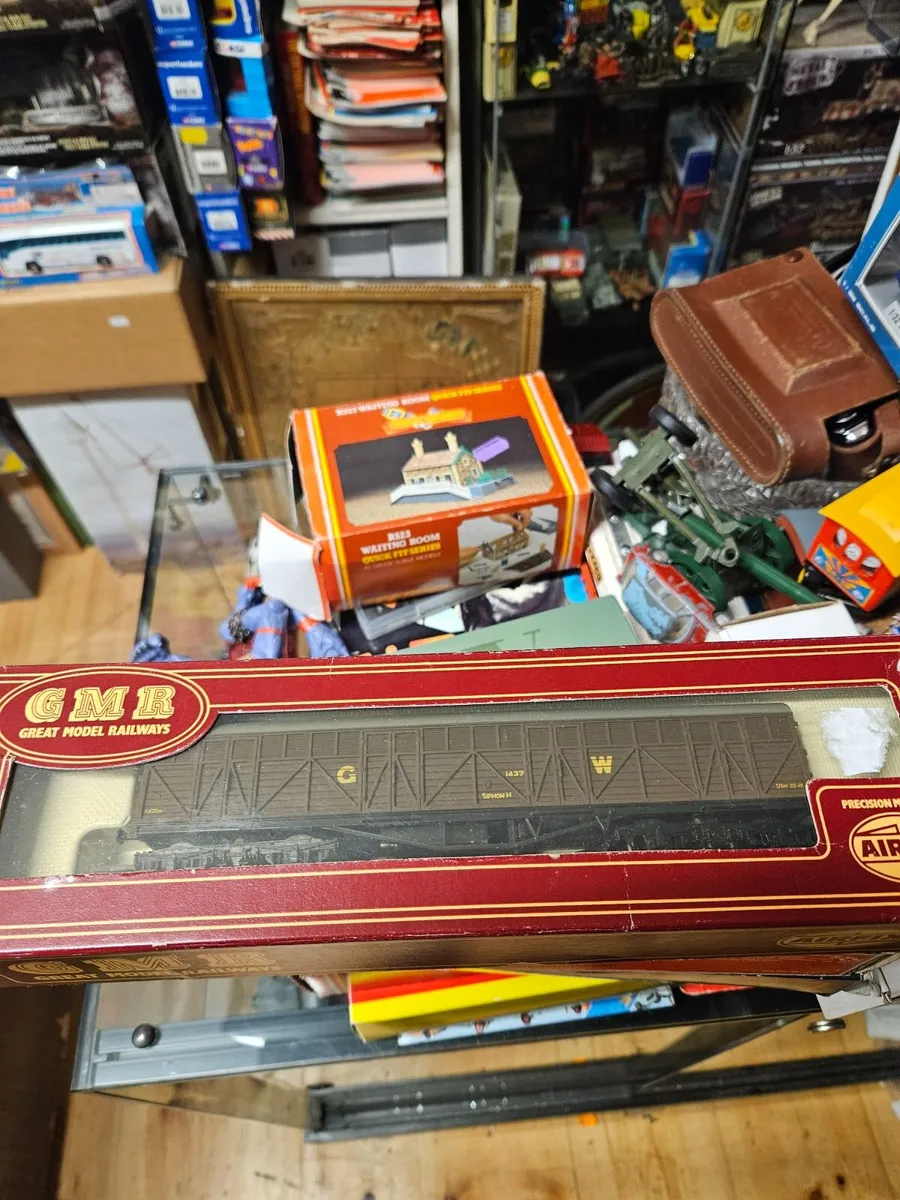 Hornby Airfix OO Gauge Parcel Van