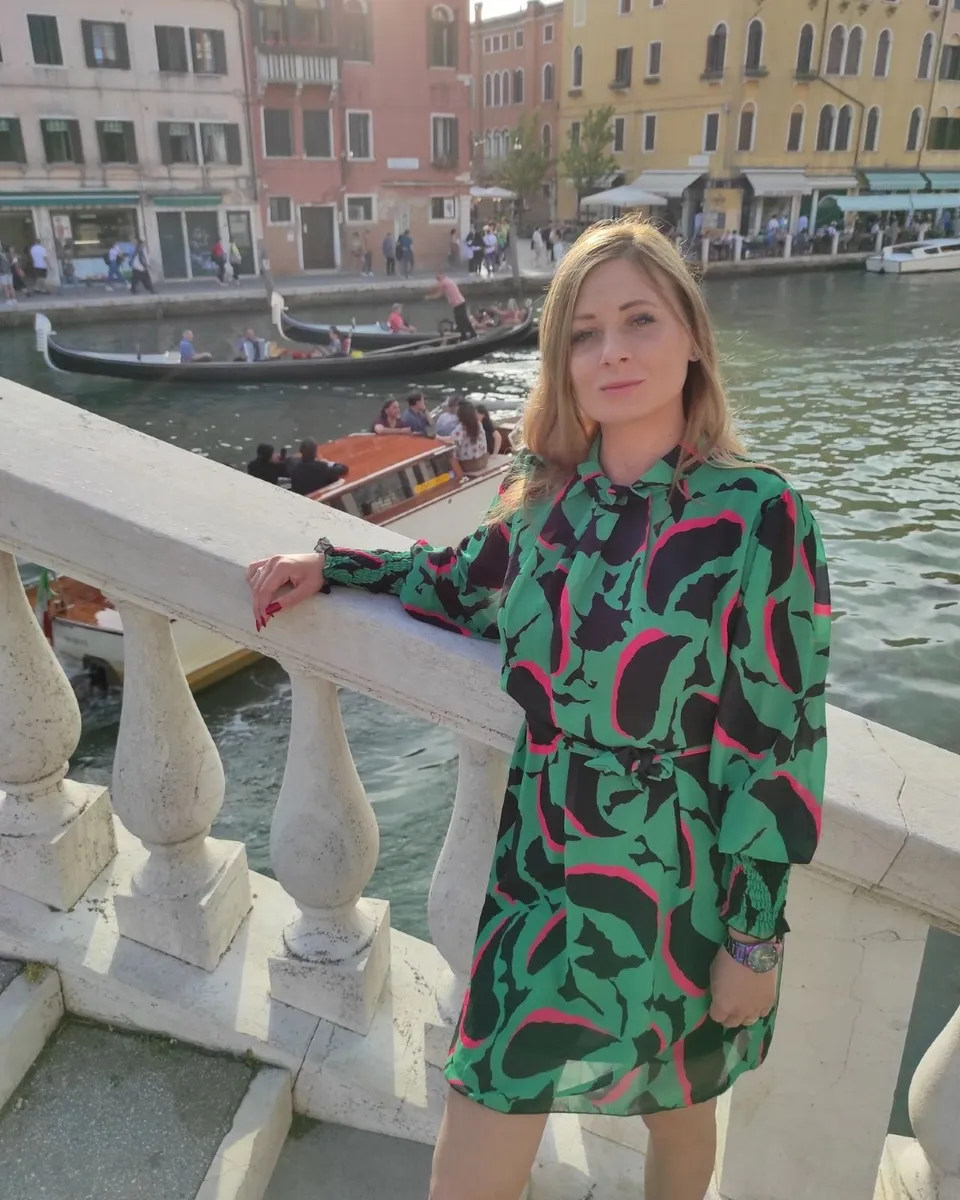 Stylish green dress - Image 1