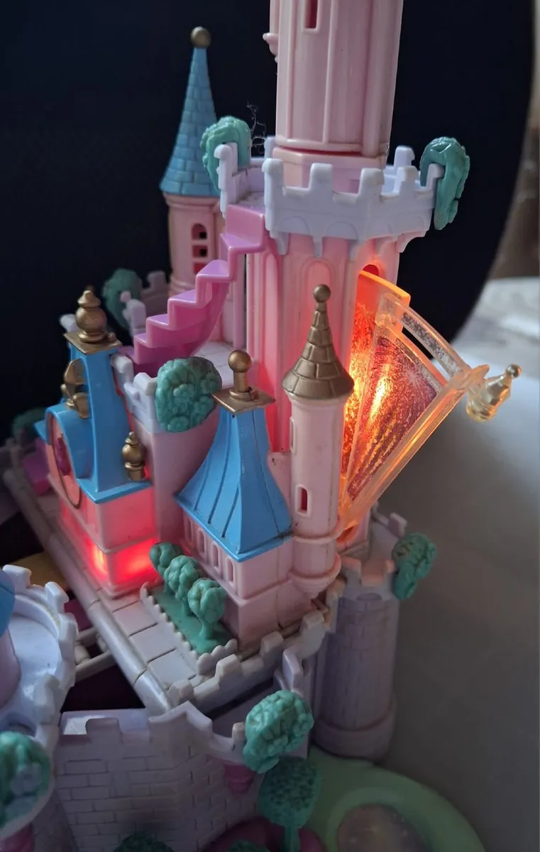Cinderella Enchanted Castle Light Up Playset  1995 - Image 2