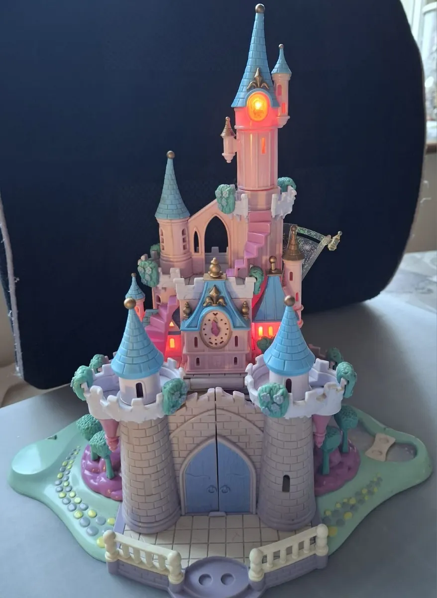 Cinderella Enchanted Castle Light Up Playset  1995 - Image 1