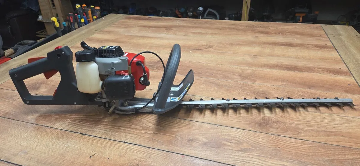 Robin hedge trimmer - Image 1