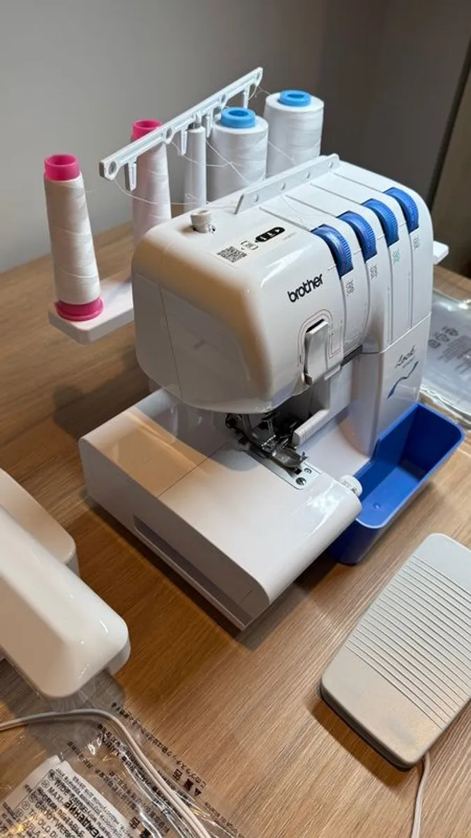 Brother Lock 3034DWT overlocker for sale - Image 4