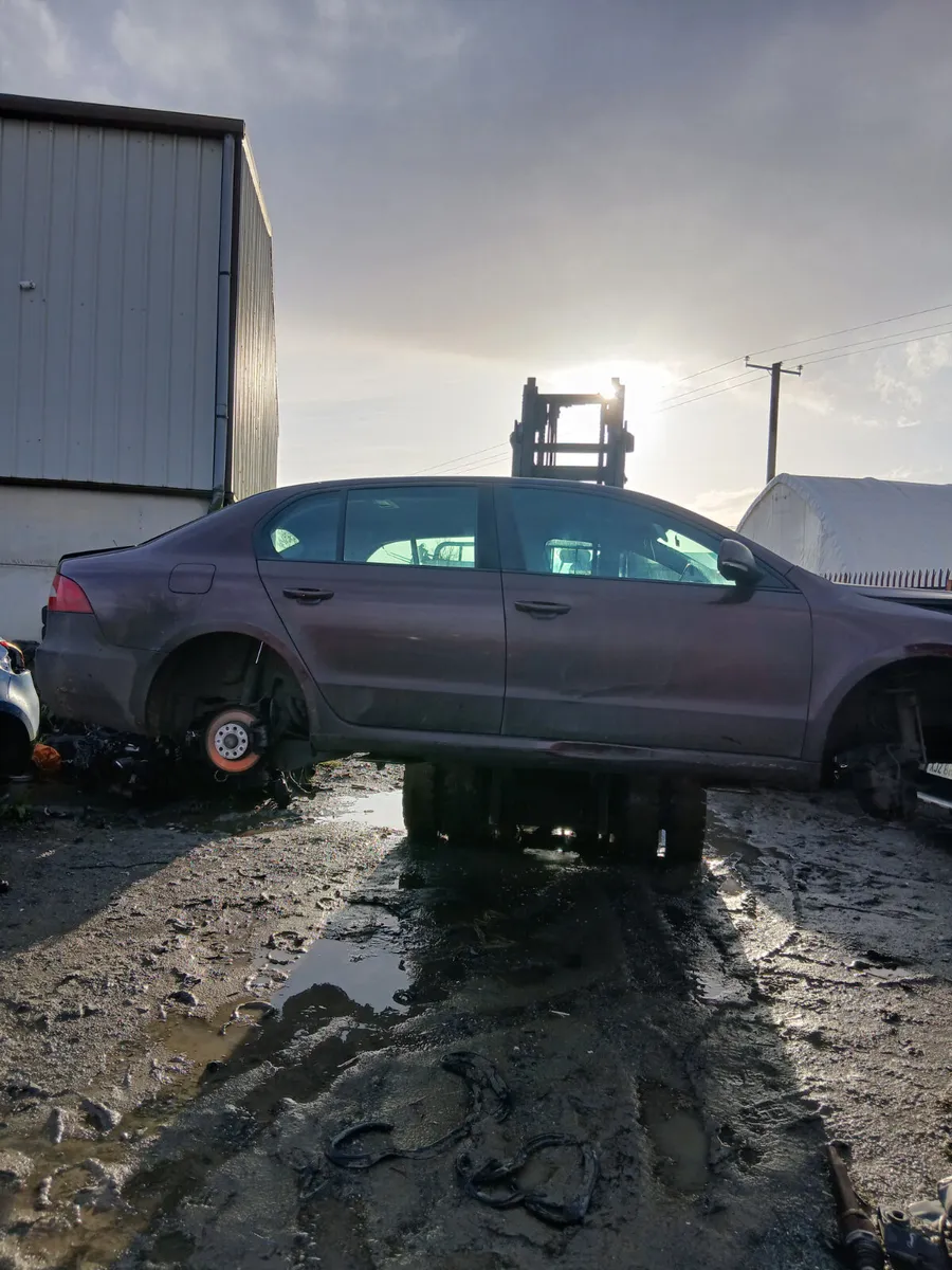 11 Skoda Superb BREAKING / PARTS - Image 2