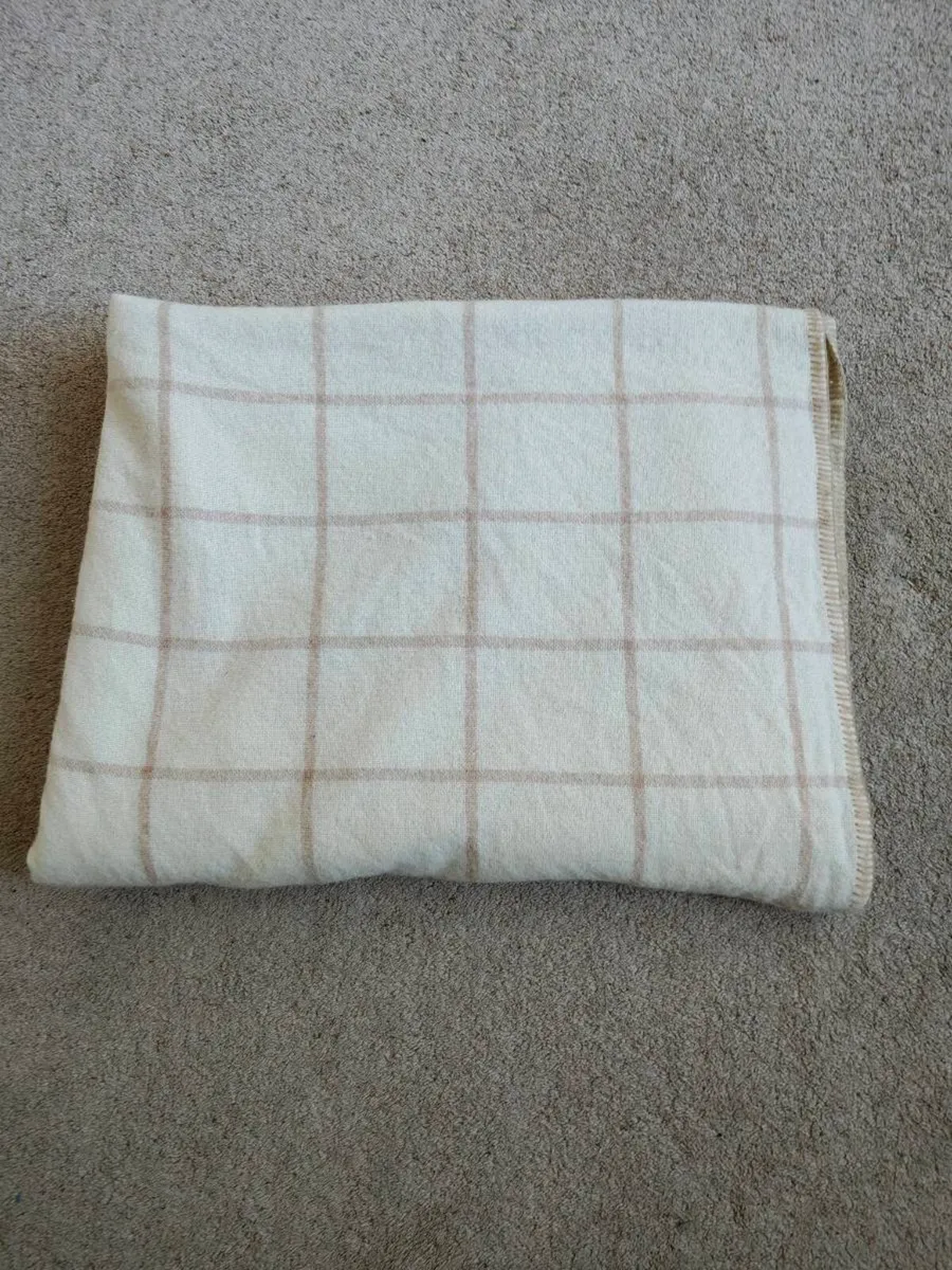 XL Foxford 100% Pure New Wool Blanket - Image 3