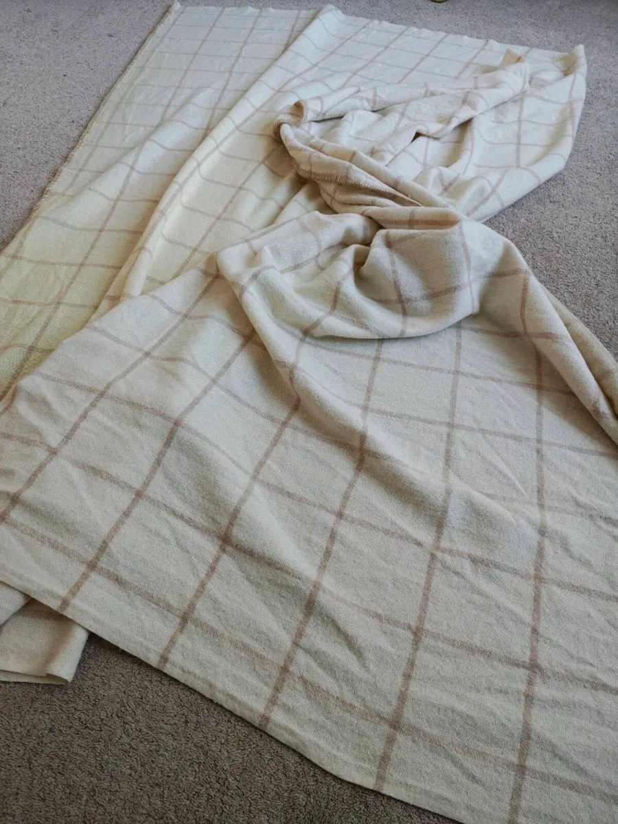 XL Foxford 100% Pure New Wool Blanket - Image 4