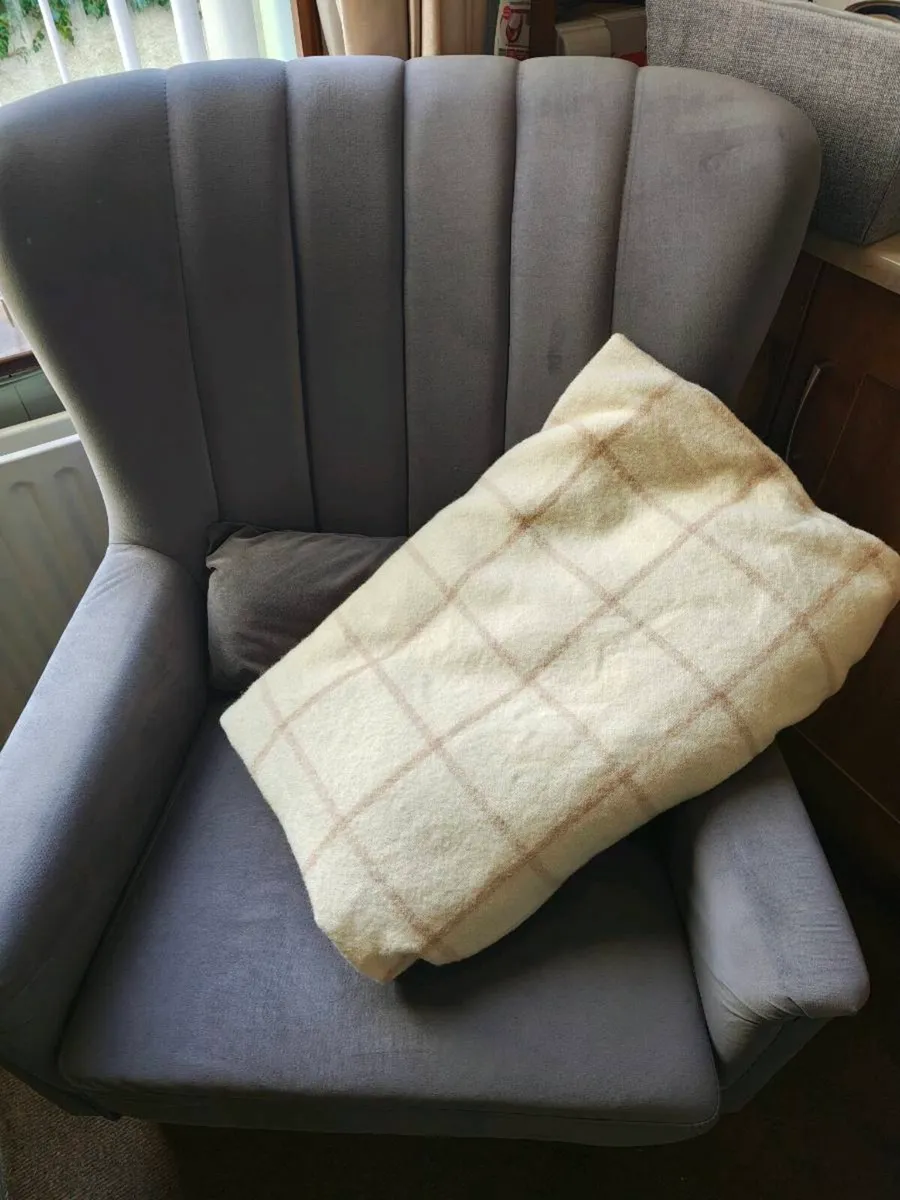 XL Foxford 100% Pure New Wool Blanket - Image 1