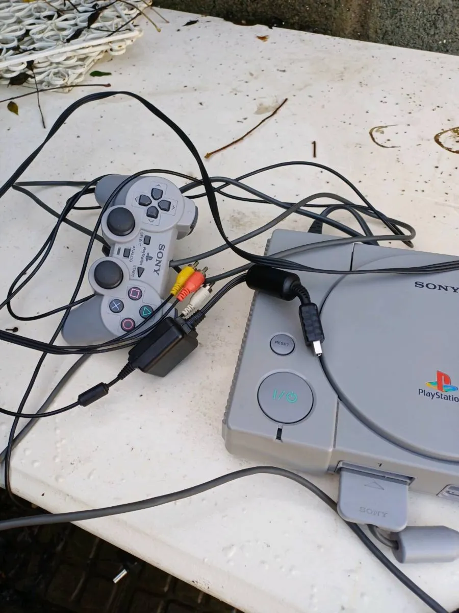 Vintage Sony PlayStation 1 - Image 2