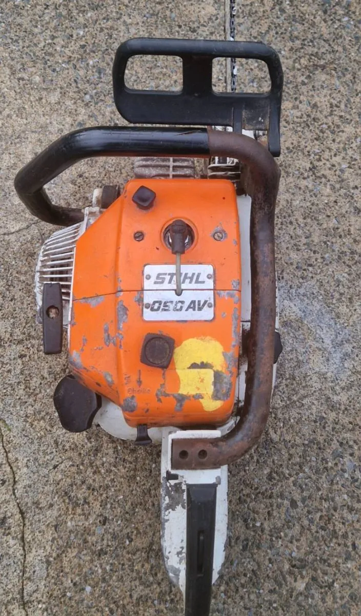 STIHL 090 AV CHAINSAW - Image 1