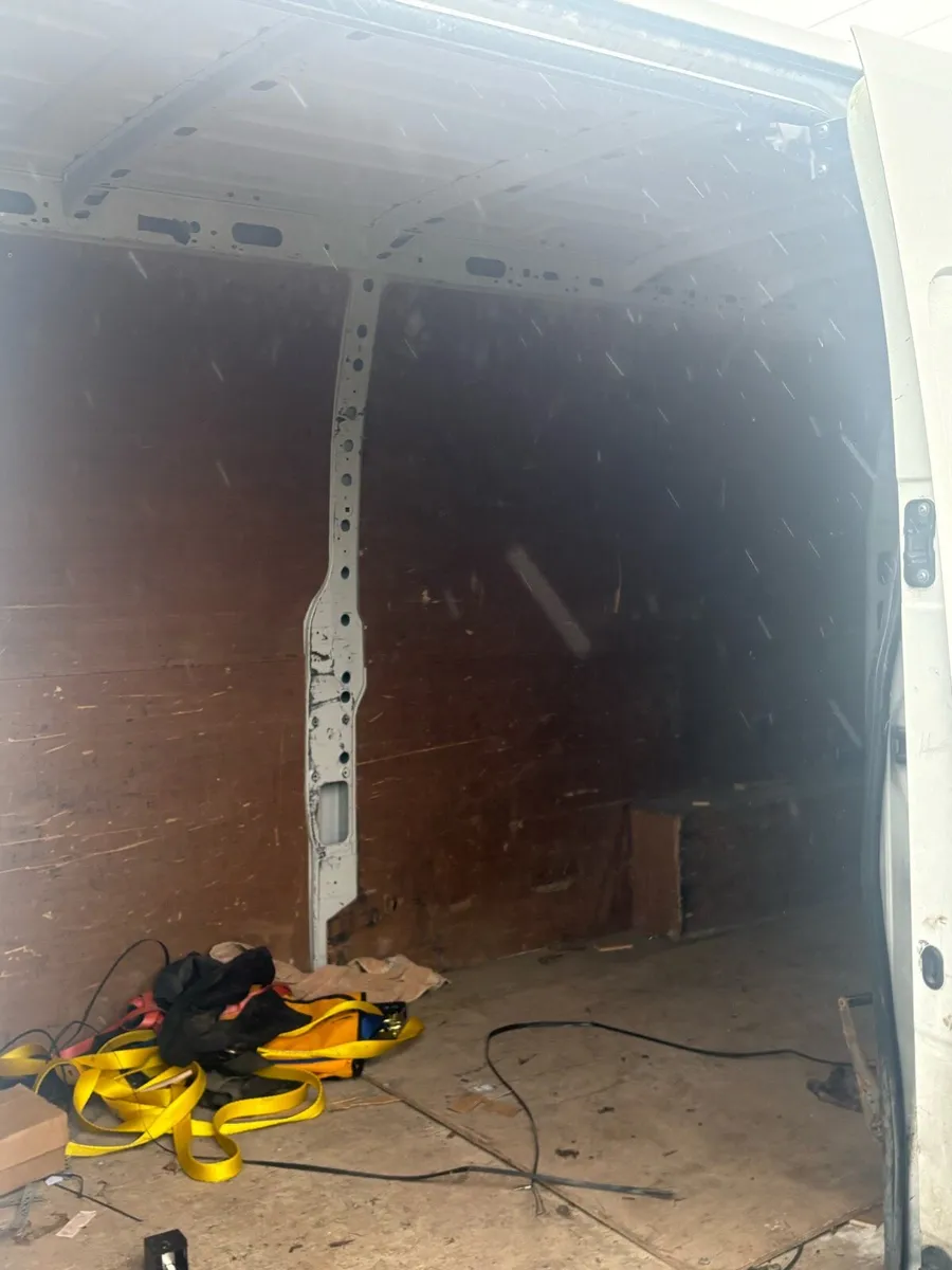 Nissan nv400 - Image 4