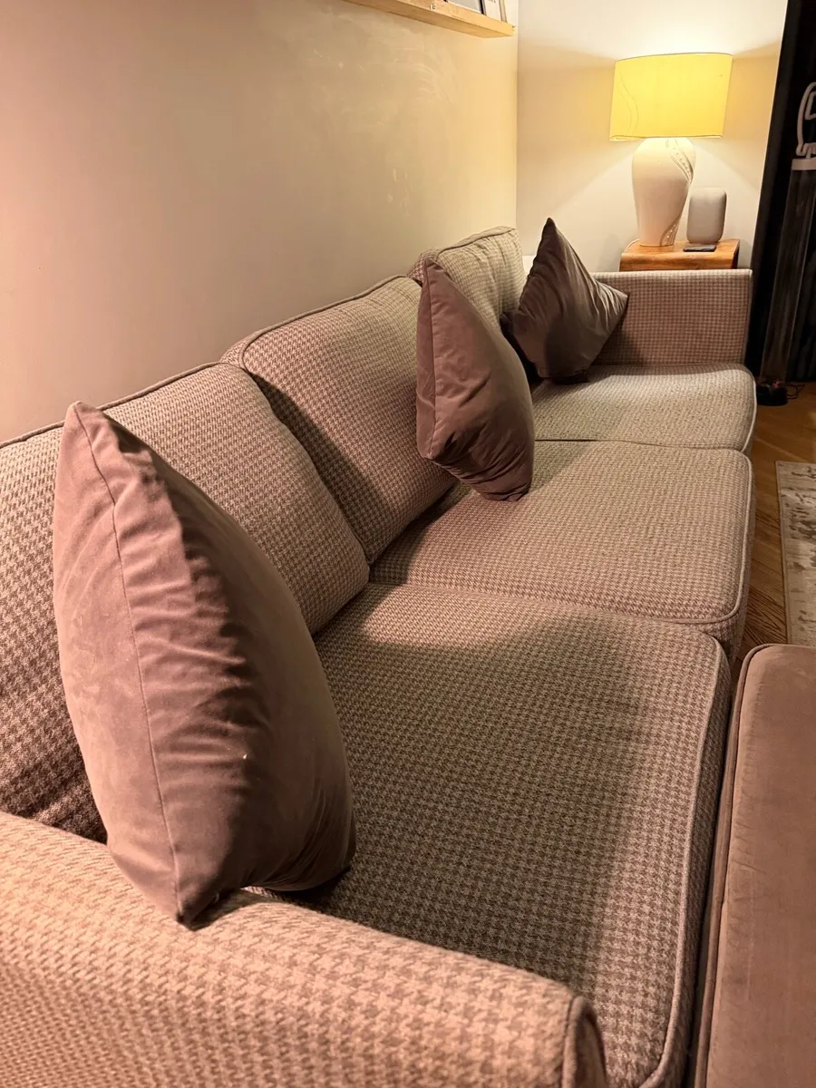 4 Seater Grey/houndstooth Sofa with footstool - Image 4