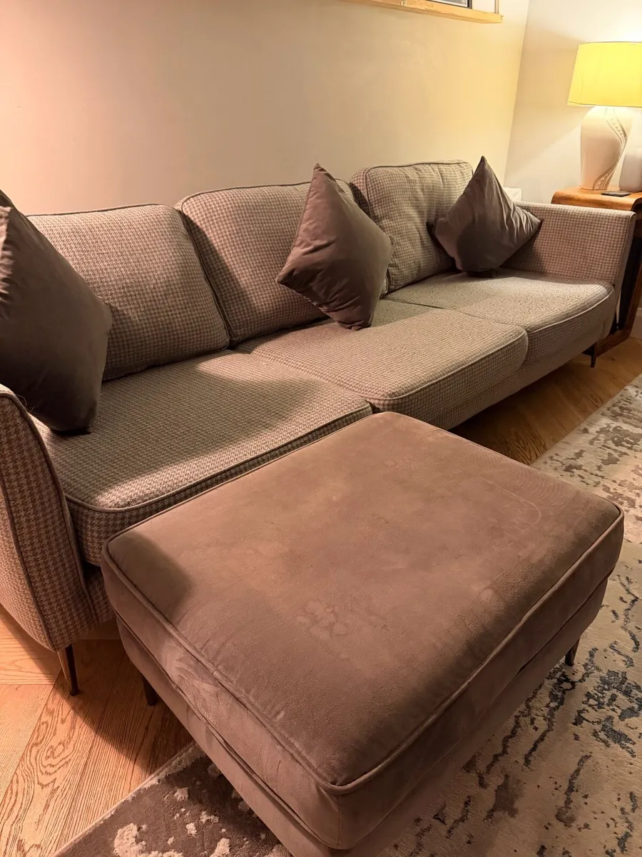 4 Seater Grey/houndstooth Sofa with footstool - Image 3
