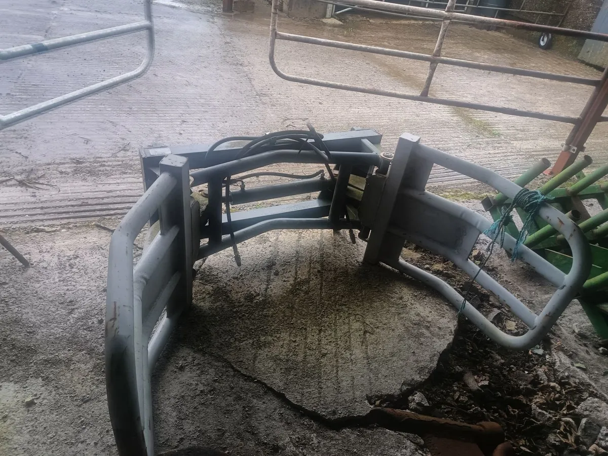 Bale lifters - Image 2