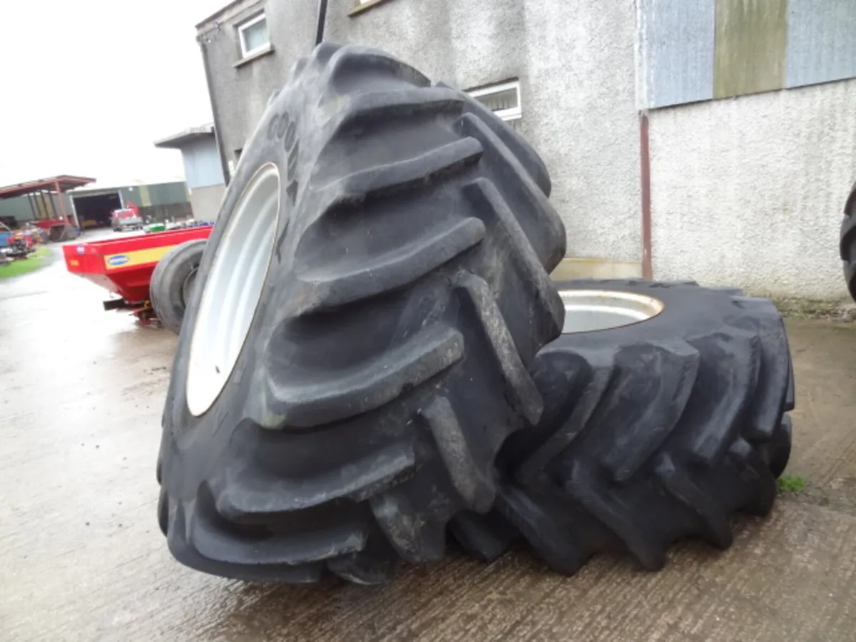 Pair Goodyear 800/65R32 8 Stud Wheels - Image 1