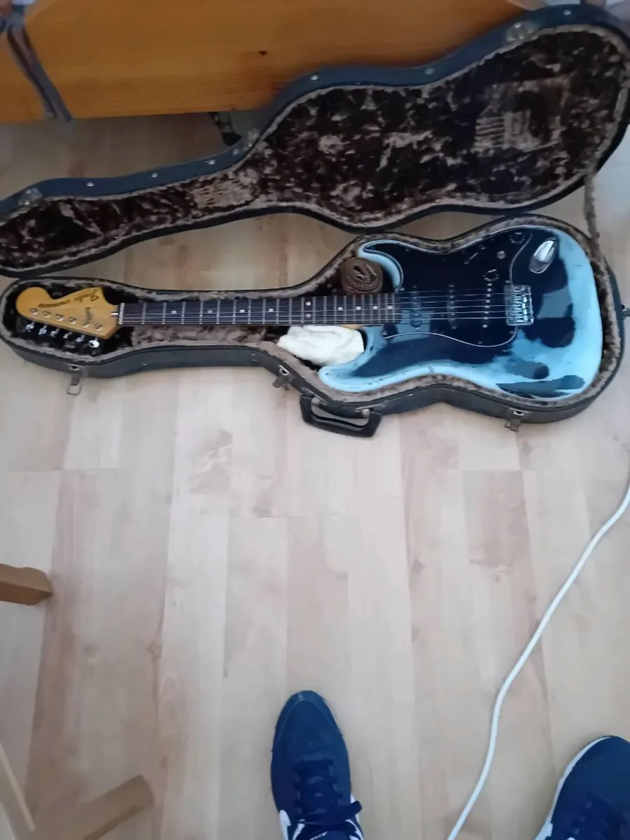 Guitar fender strat - Image 2