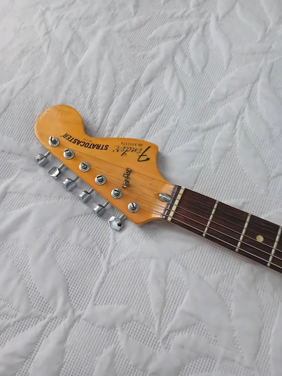 Guitar fender strat - Image 3