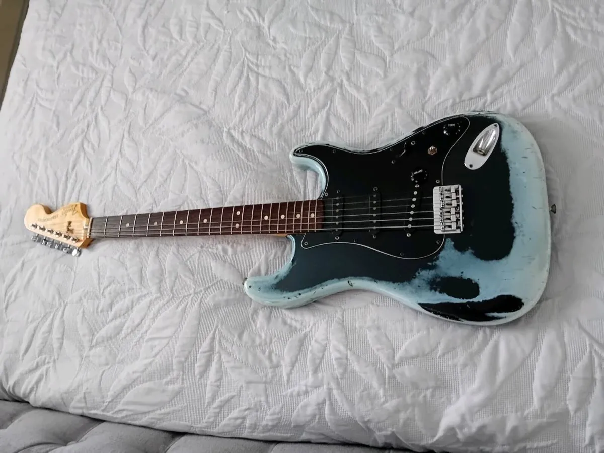 Guitar fender strat - Image 4
