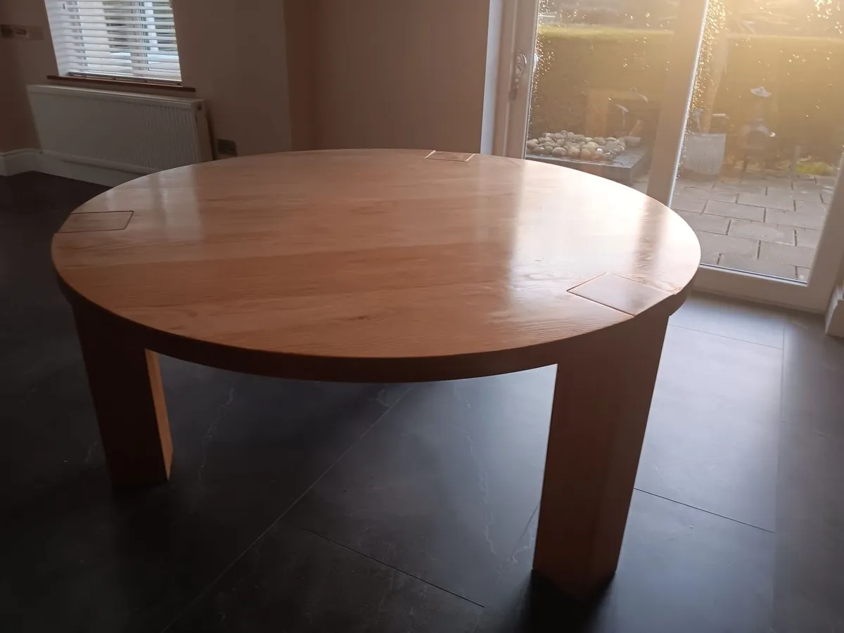 Oak kitchen table - Image 1
