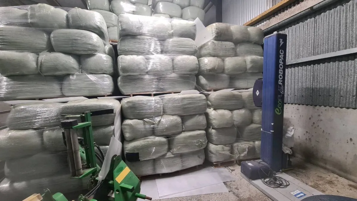 Small square bales of haylage, Round bales of hay