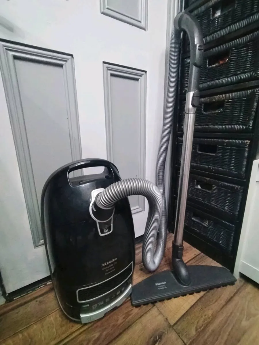 Miele Complete C3 Extreme PowerLine Vacuum cleaner - Image 4