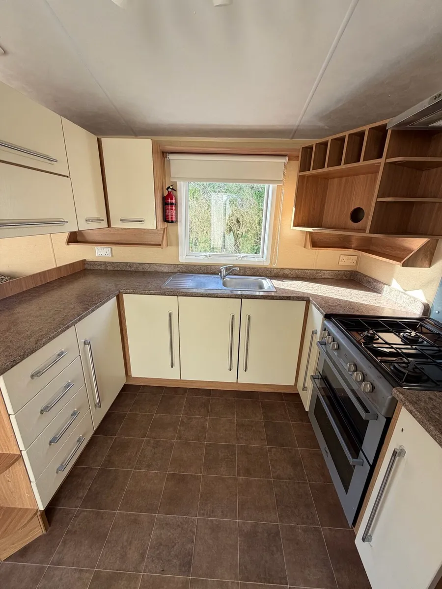 Willerby Legacy 40 x 12.6 / 3 Bedroom - Image 2