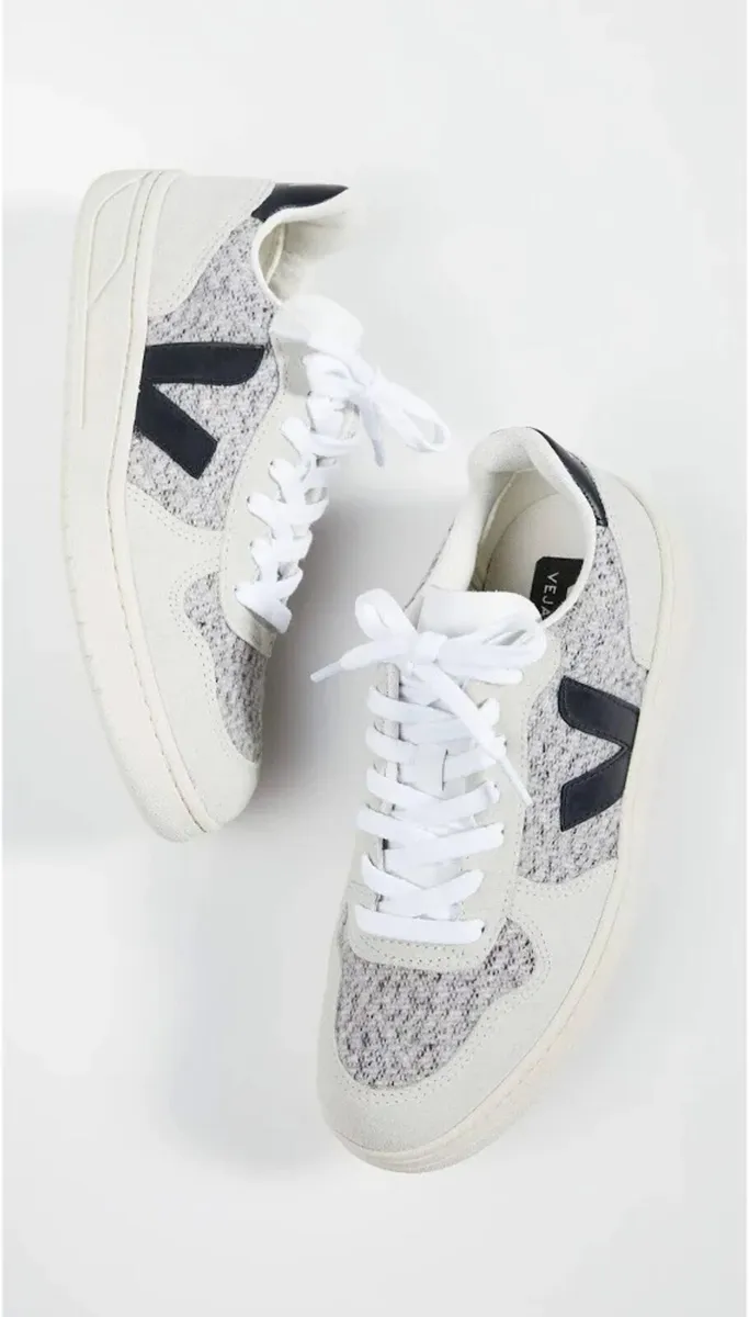 Veja V-10 Trainers - Image 1