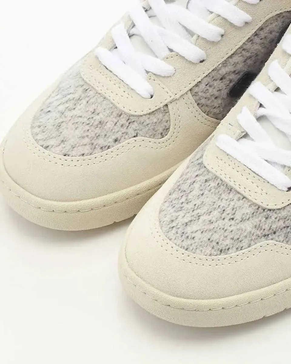 Veja V-10 Trainers - Image 4