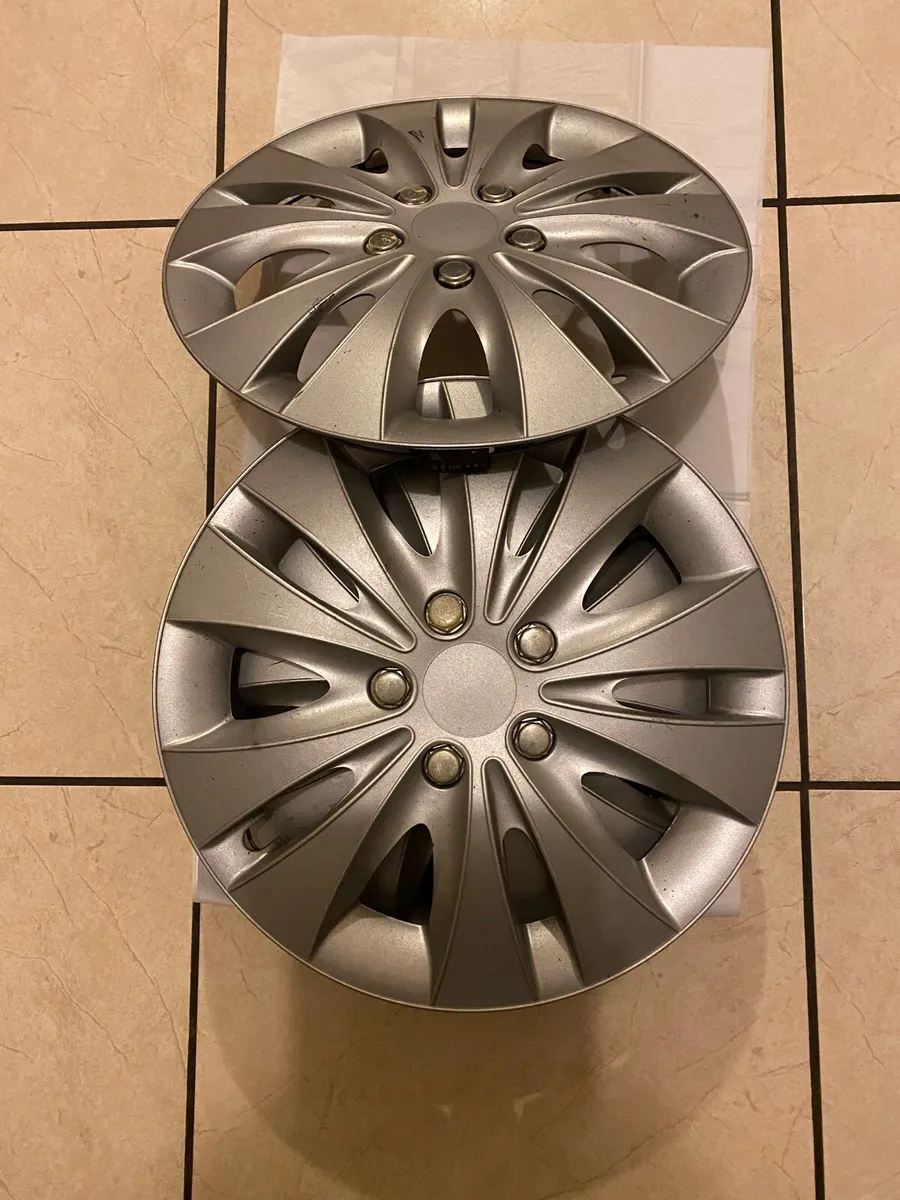 Set of 4 Hubcaps in NEW Condition - Image 4