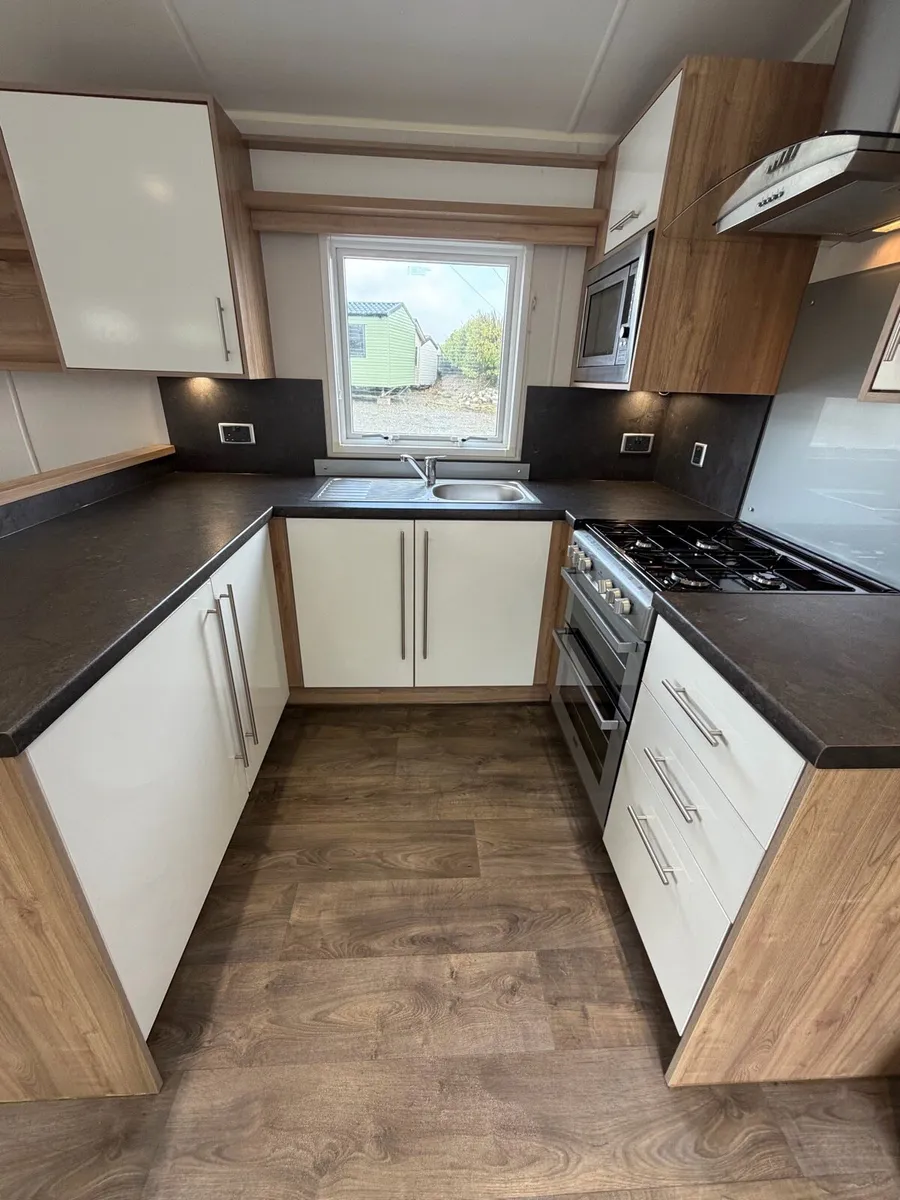 Willerby Granada 2017 38 x 12 / 3 Bedroom - Image 2