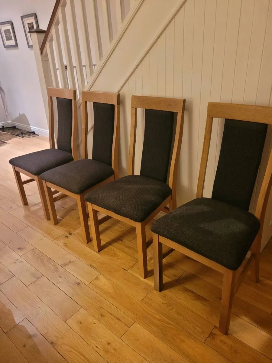 Table and Chairs - Image 3