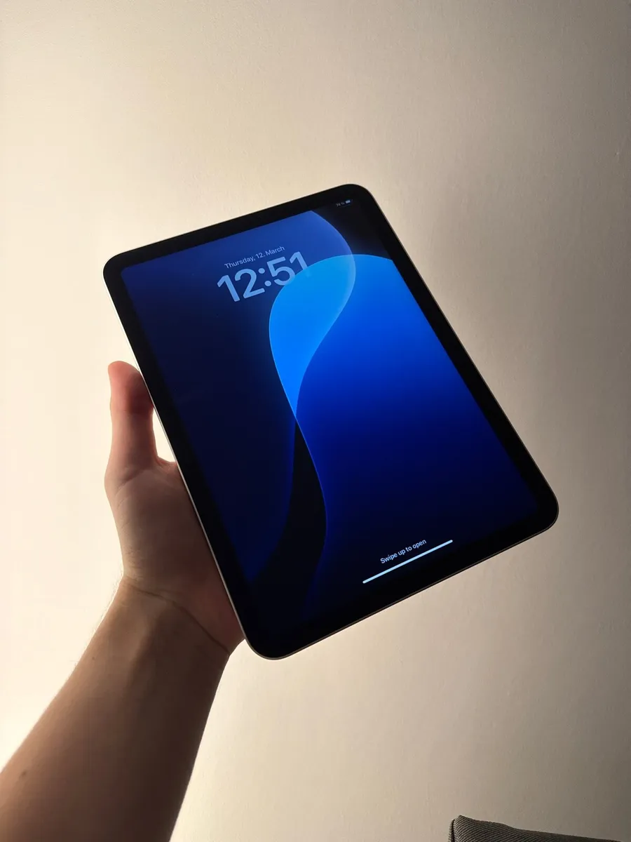 iPad (10th generation) - Image 1