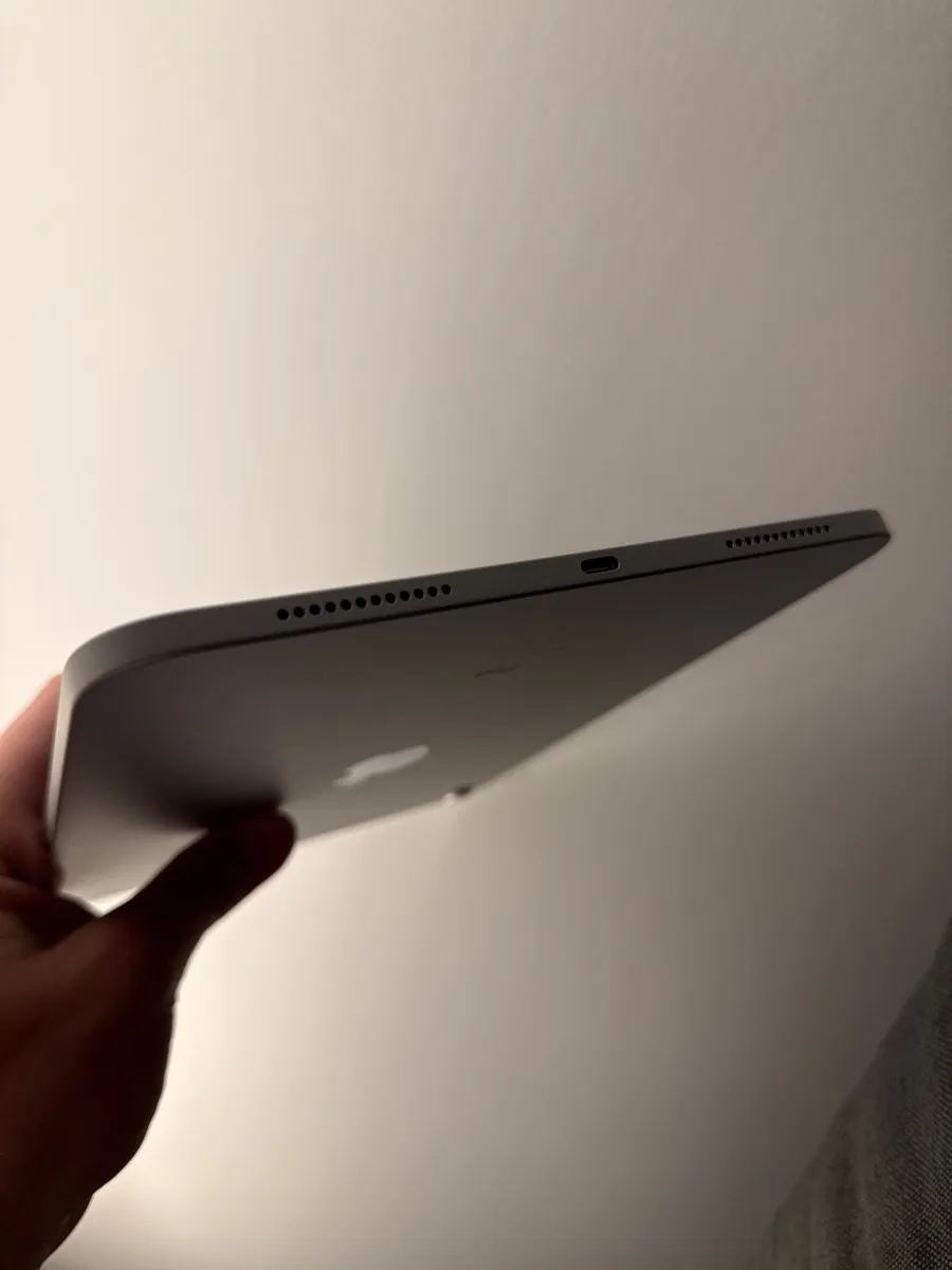 iPad (10th generation) - Image 4