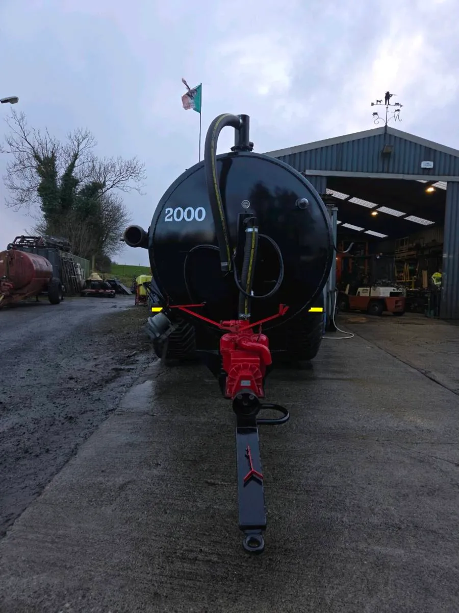 ABBEY 2000 Gallon tanker - Image 2