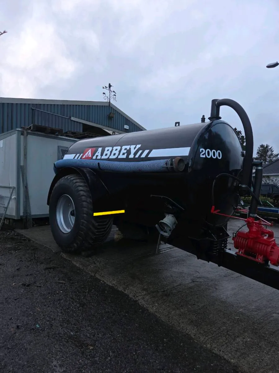 ABBEY 2000 Gallon tanker - Image 3