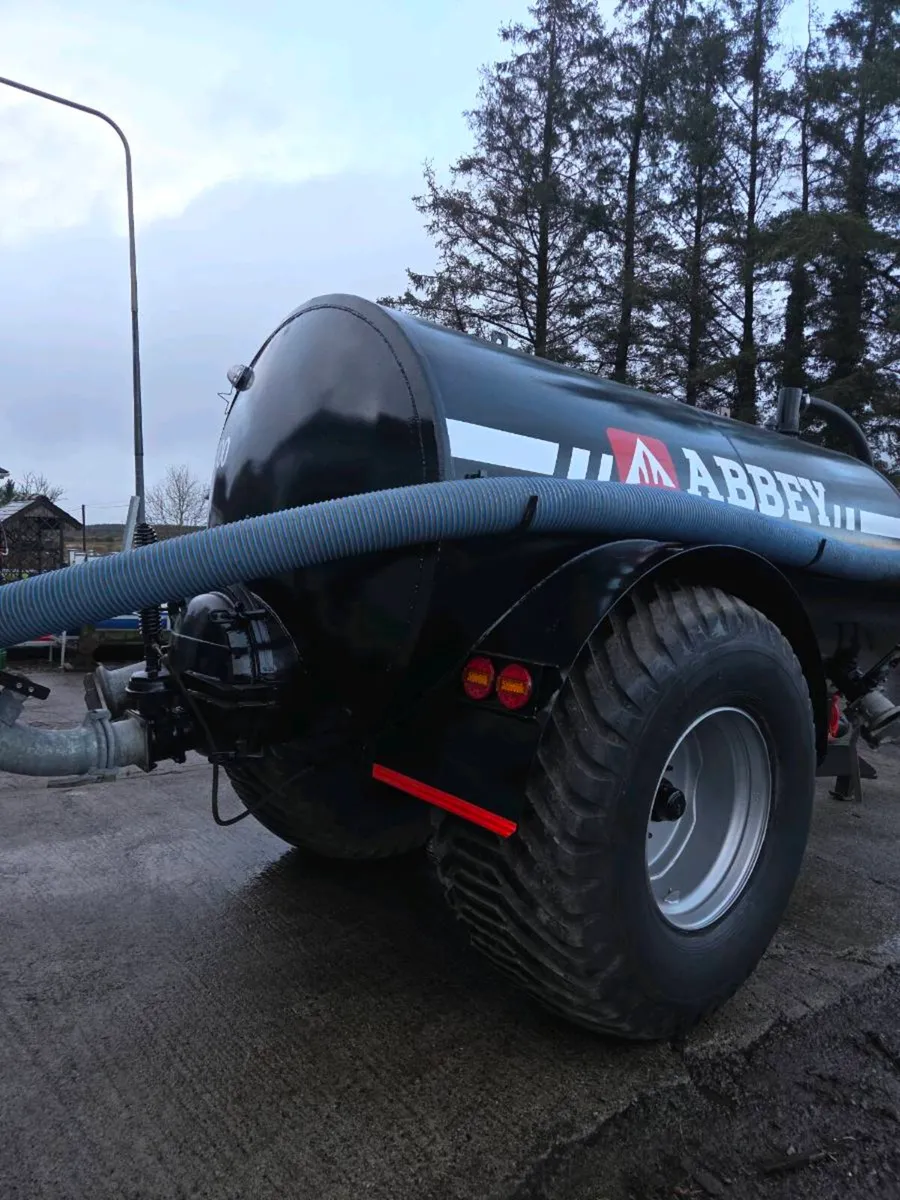 ABBEY 2000 Gallon tanker - Image 4