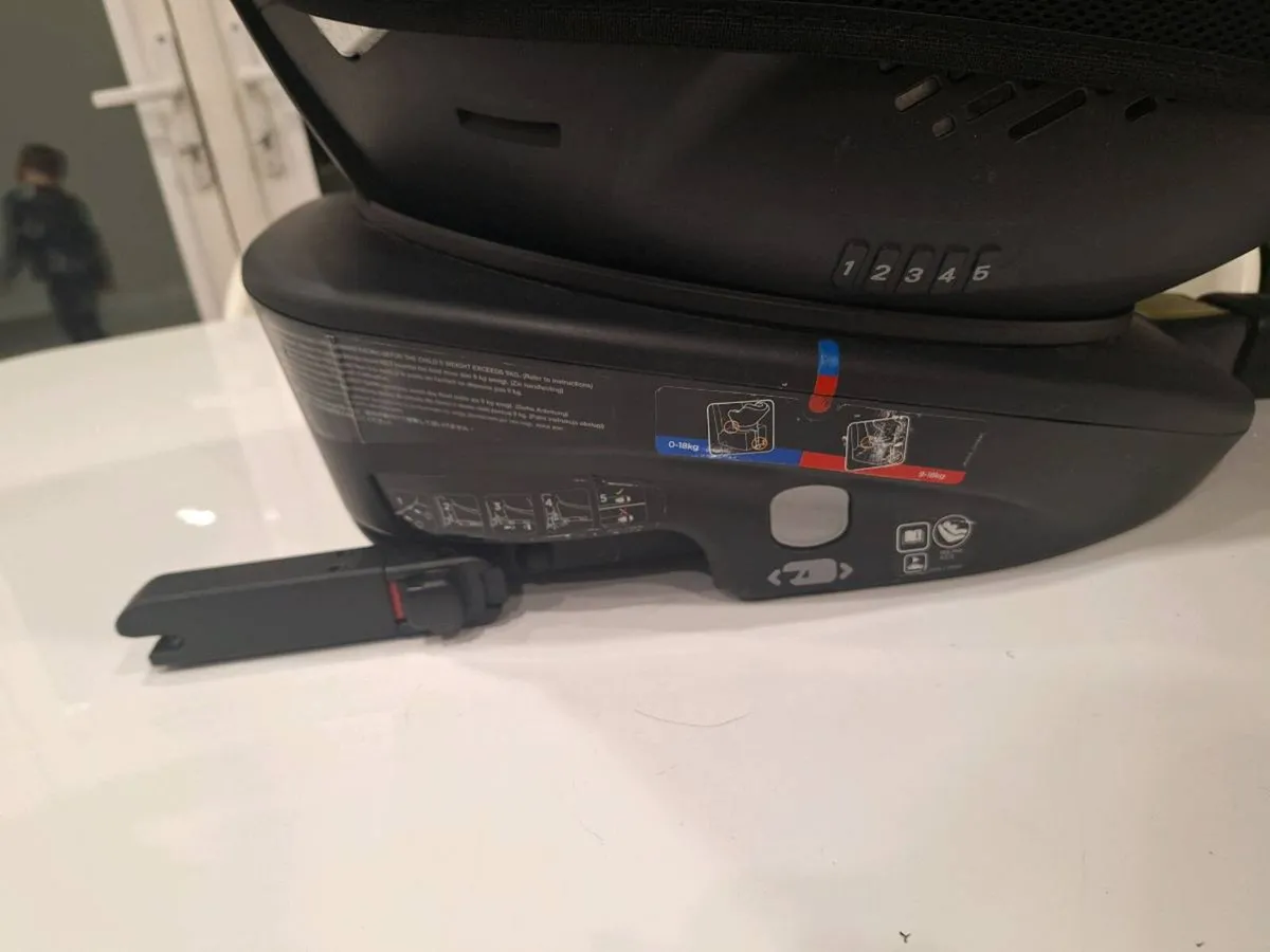 Joie spin car seat - Image 4