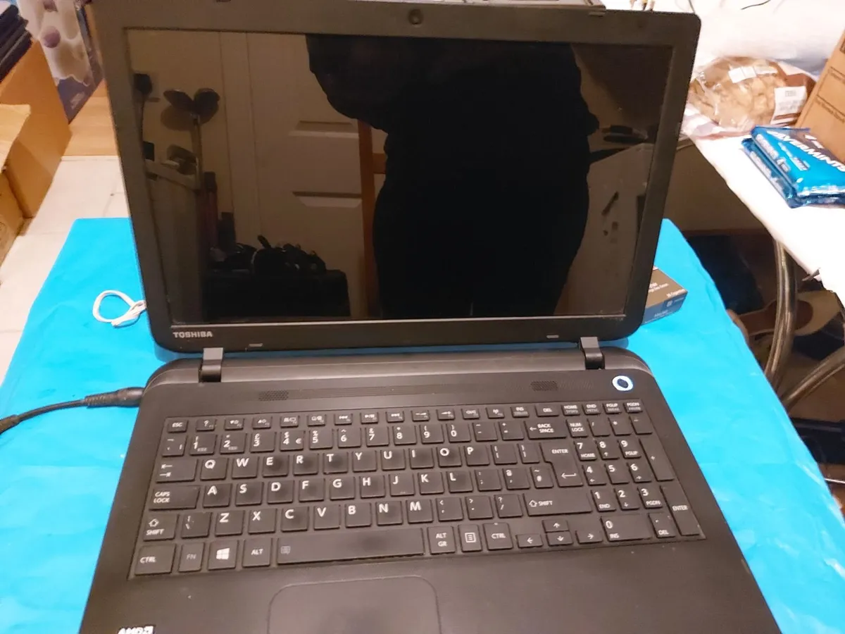 Toshiba Satellite C50D-B-120 15.6 inch Laptop, 4GB - Image 2