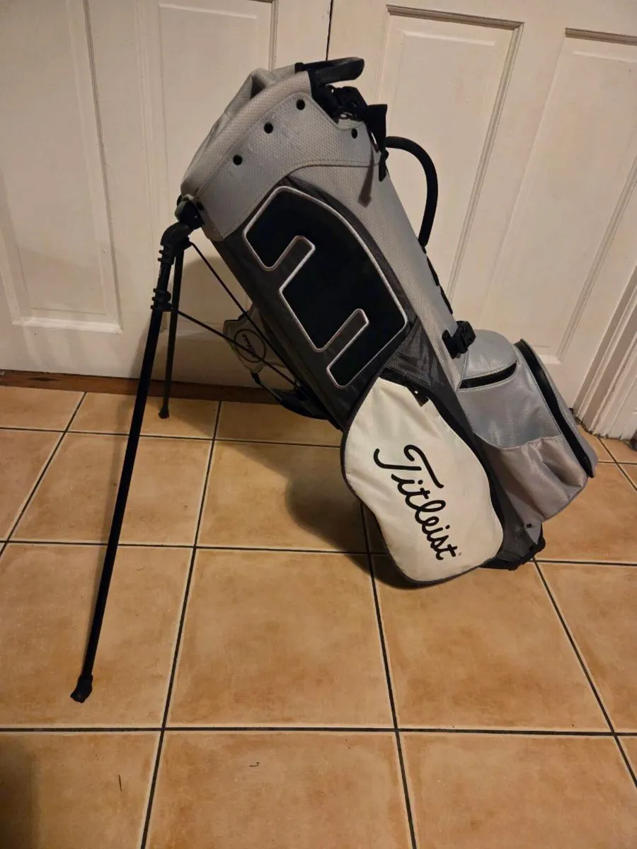 Titleist Players5 Stadry Carry Bag - Image 2