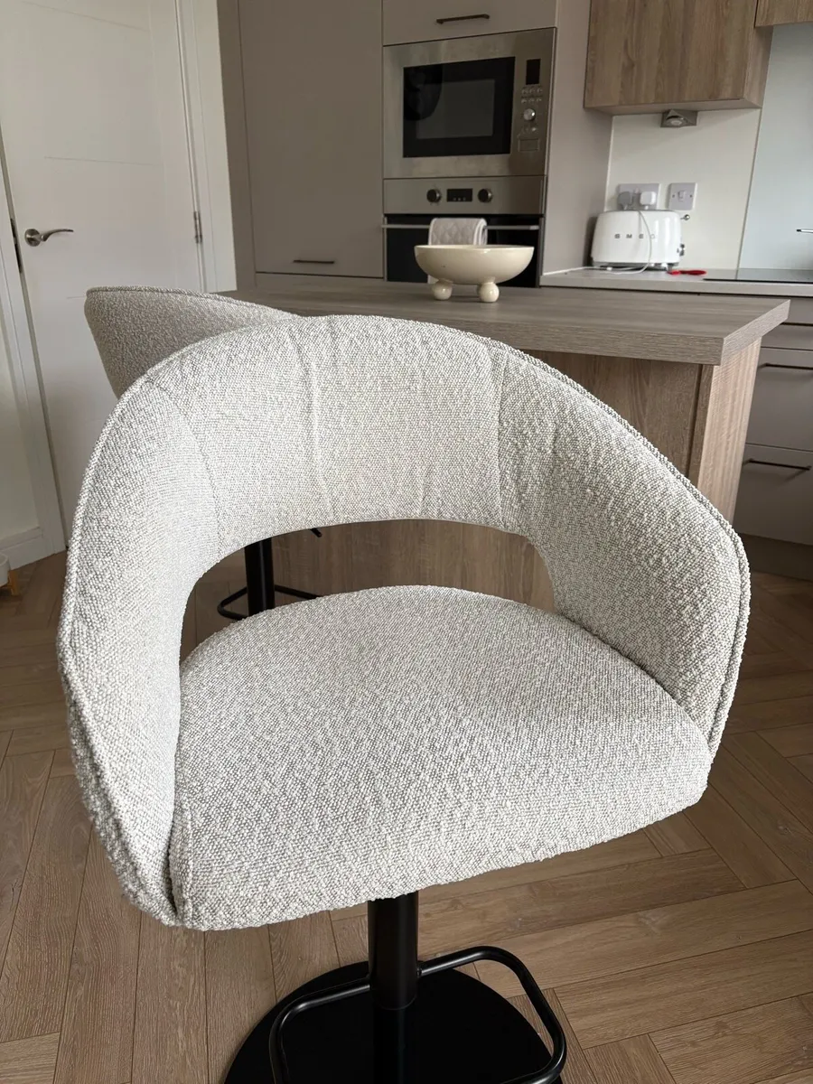 Beige swivel barstool - Image 3