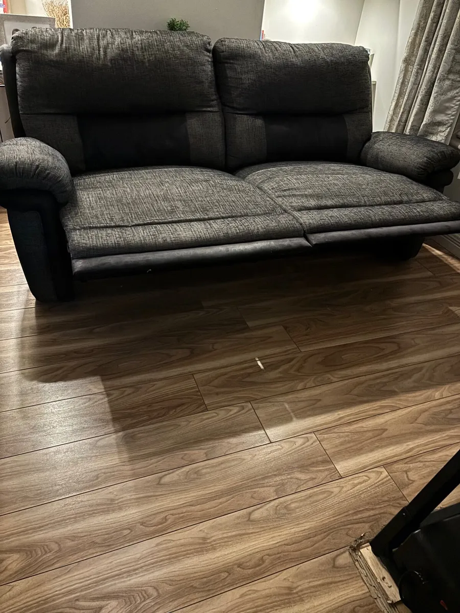 2xFree Sofas - Image 2