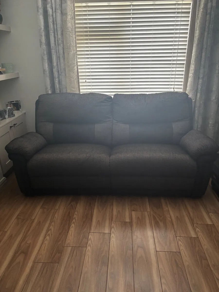 2xFree Sofas - Image 1