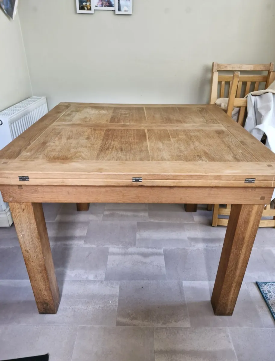 Table and chairs - Image 2