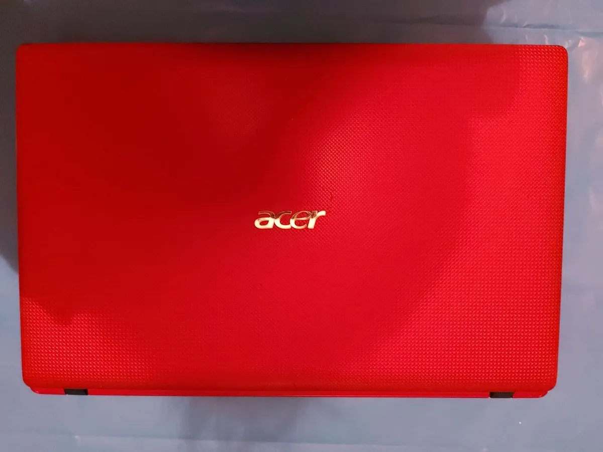 Acer Aspire Laptop, Red, 3GB Ram, 500GB HDD, Wins - Image 1