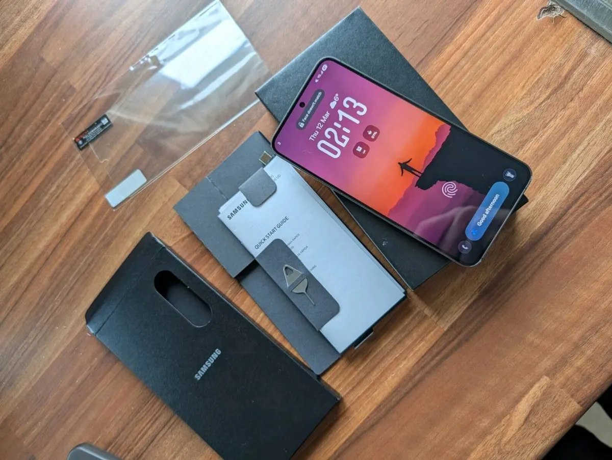 Samsung S24 - 128GB - 3 Network - Image 3