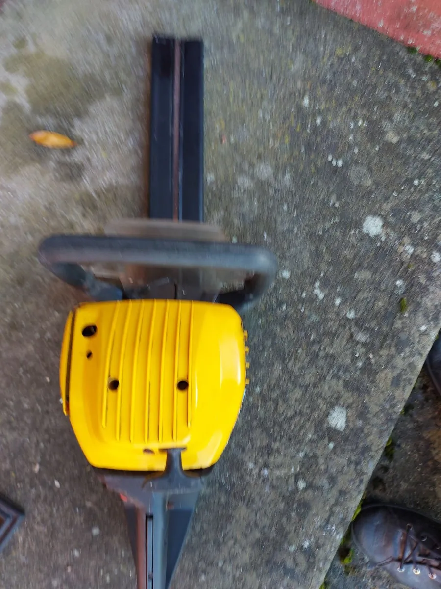 McCulloch Petrol Hedge Trimmer Hedge Cutter - Image 2