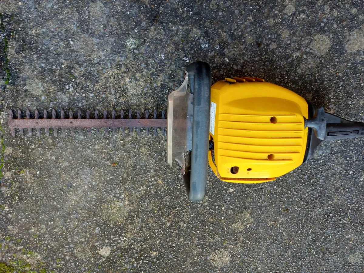 McCulloch Petrol Hedge Trimmer Hedge Cutter - Image 1