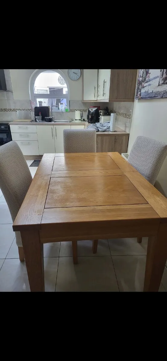 Kitchen table - Image 1