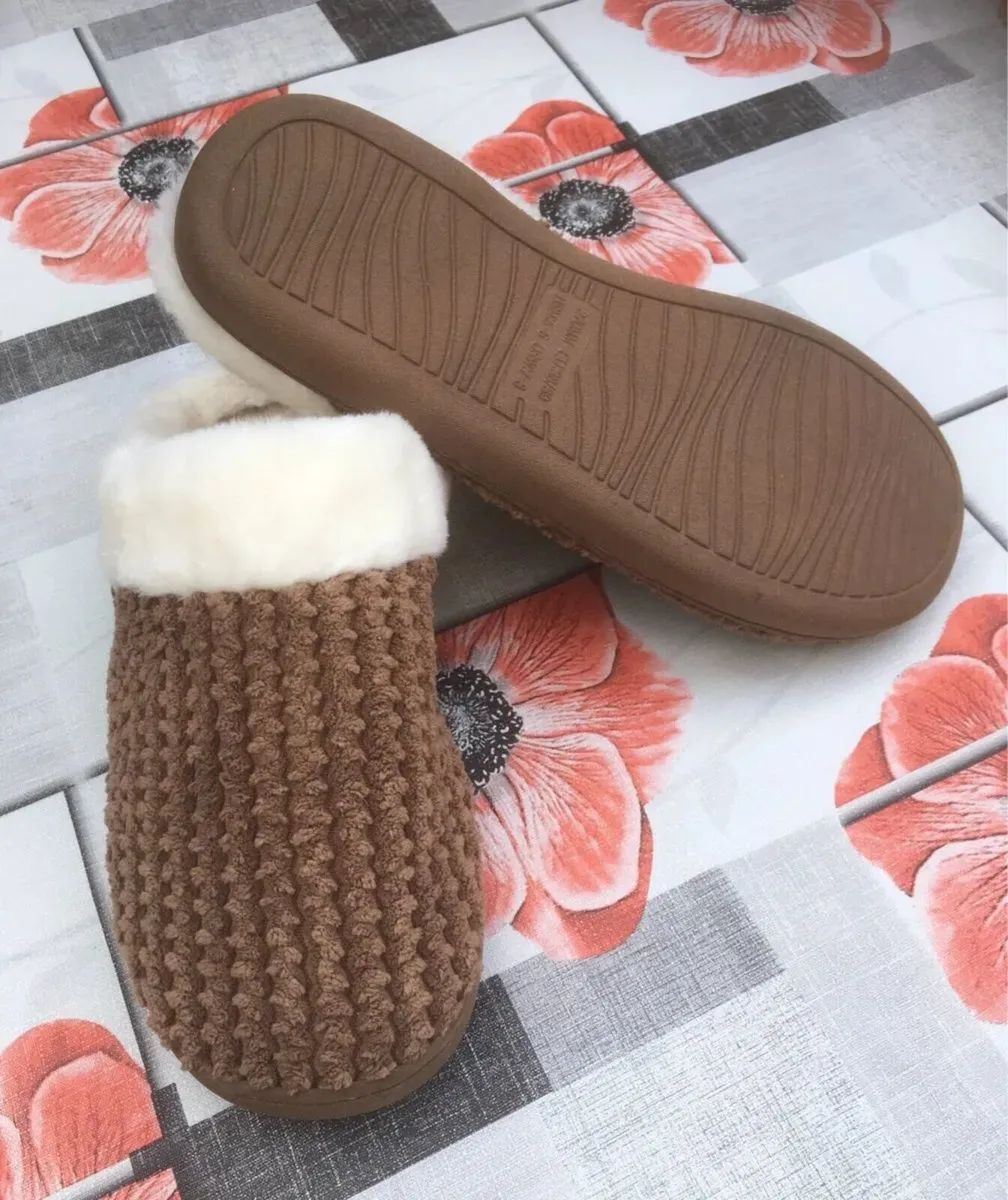 NEW Ladies Slippers, Size Medium 5-6, Fur lined - Image 4