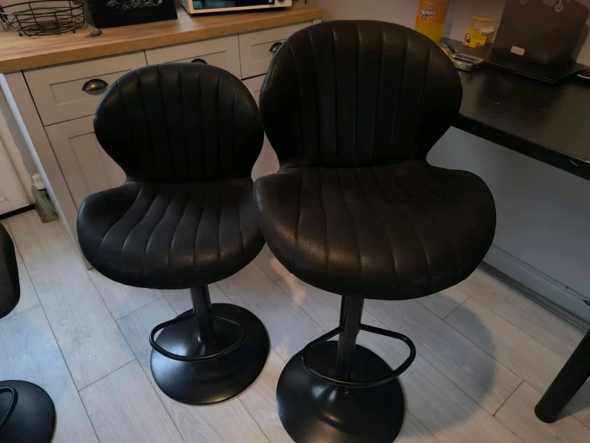 2 breakfast bar stools - Image 1