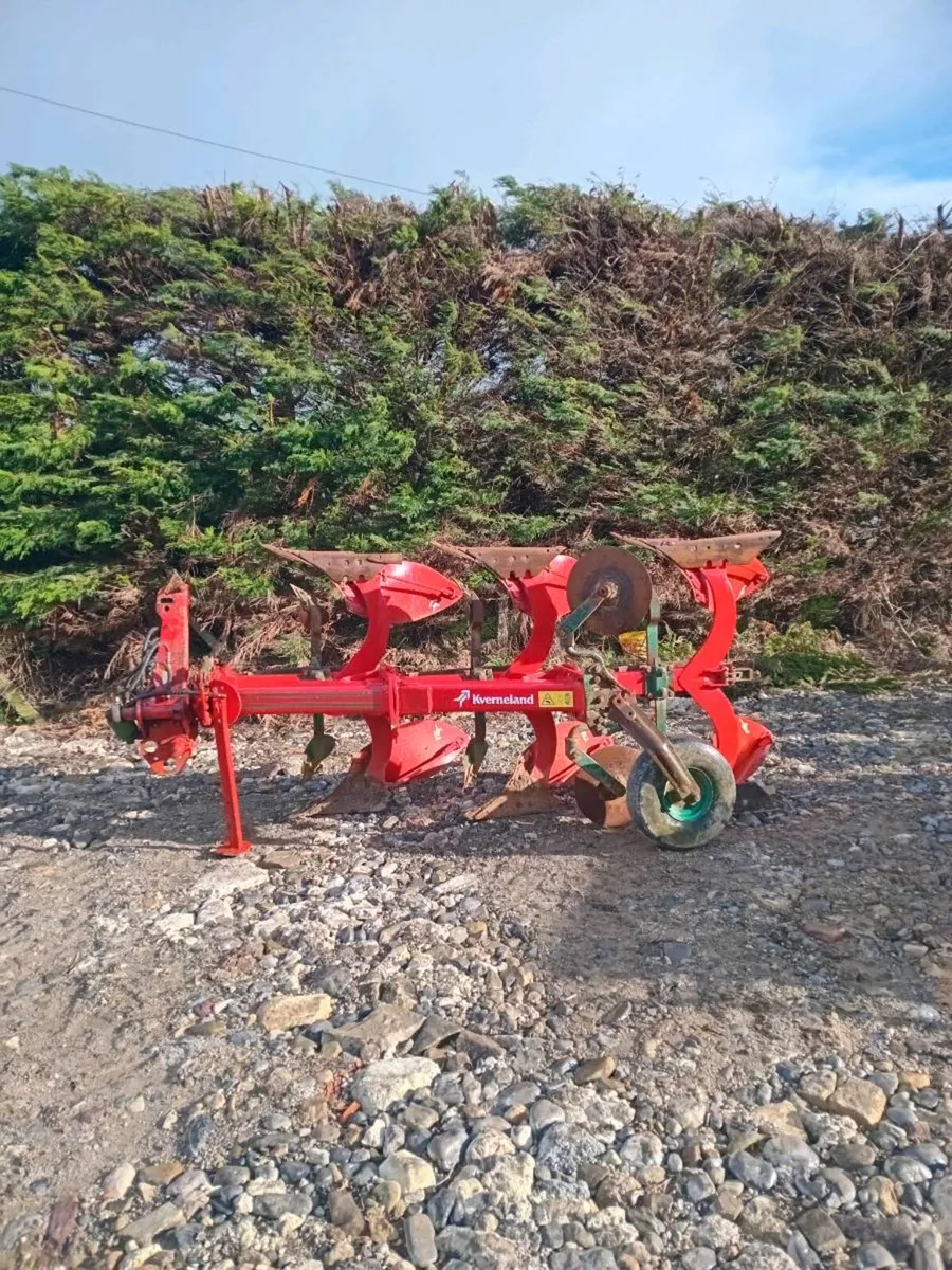 Kverneland 3 furrow reversible 16" plough - Image 2